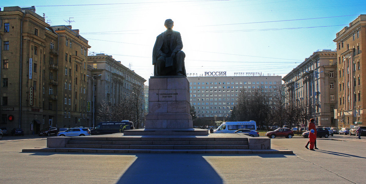 Памятник Чернышевскому на Московском пр. - Александр Лейкум
