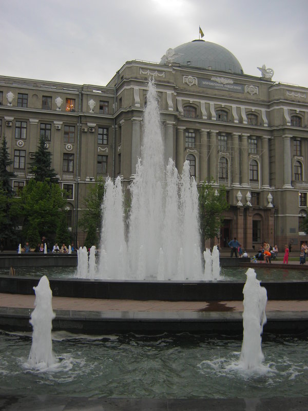 фонтан у ЖД вокзала - Tatiana Kretova