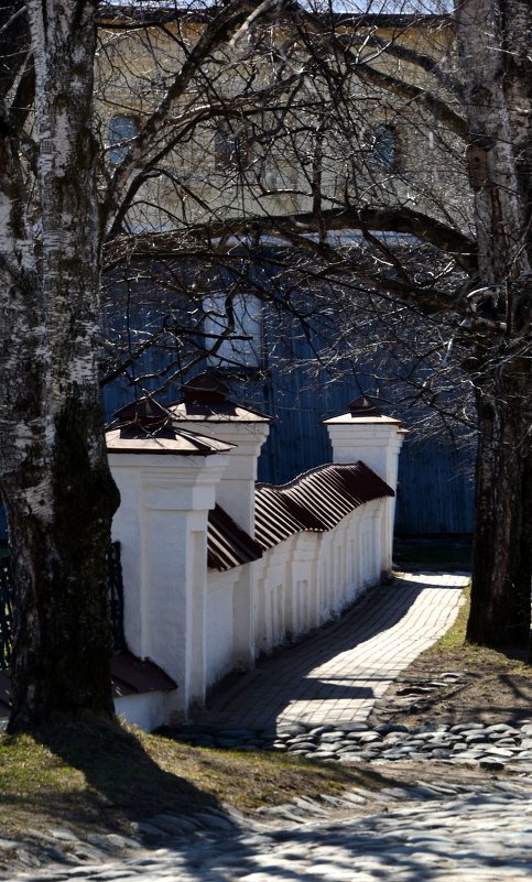 Дорожки при входе в Кирилло-Белозерский монастырь - Алексей Крупенников