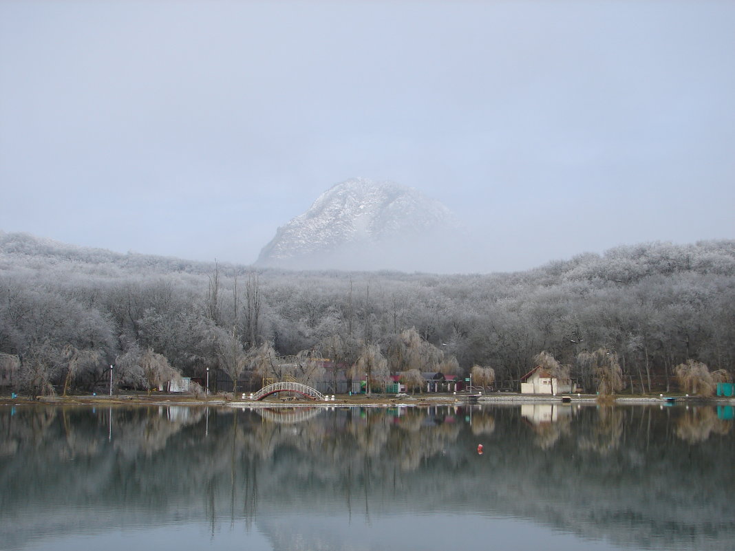 Гора и озеро - Юлия Грозенко