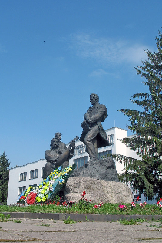Памятник Тарасу Шевченко в городе Дубно - Тарас Грушивский