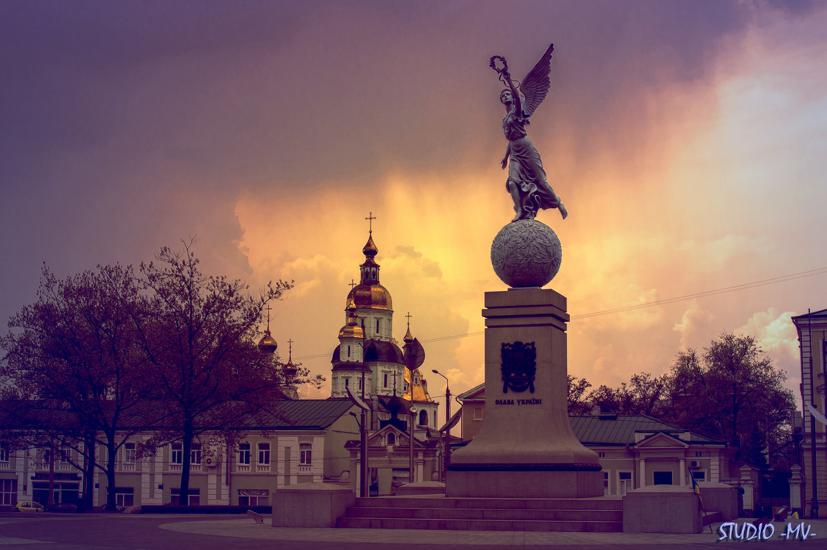 Монумент независимости в Харькове - Евгений Болилый
