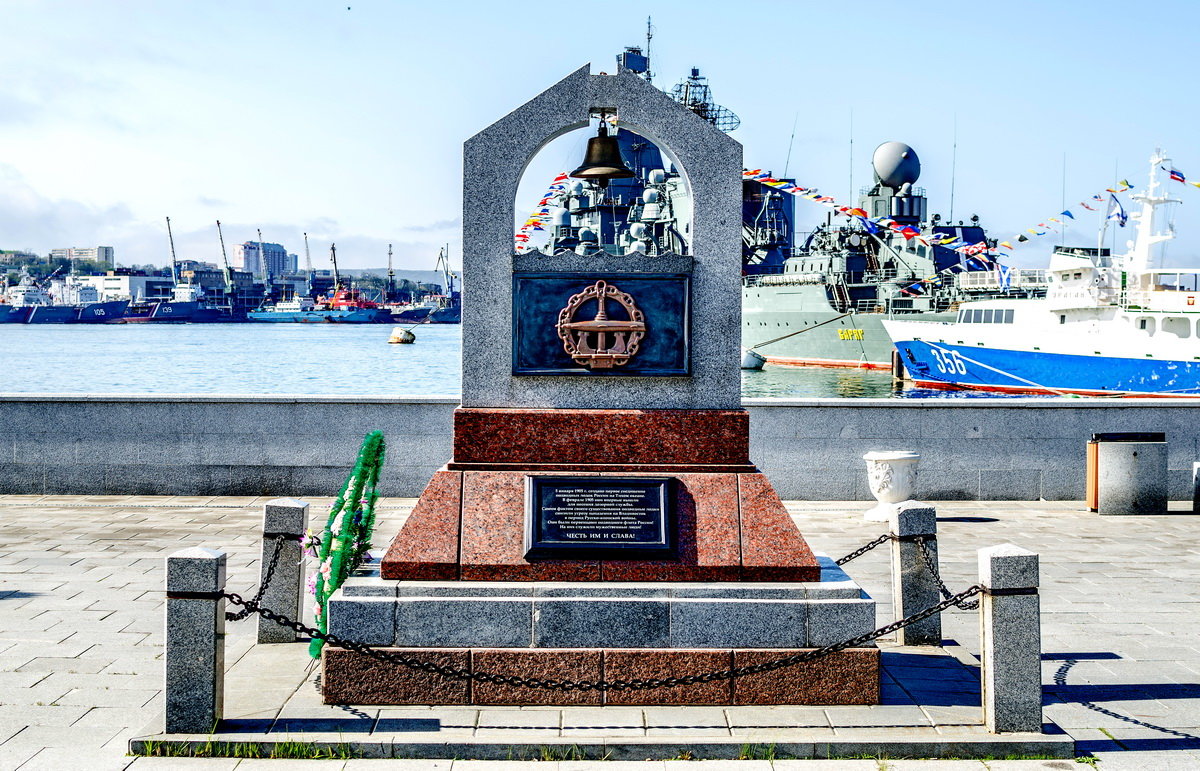 Памятник морякам-подводникам всех поколений - Александр Морозов