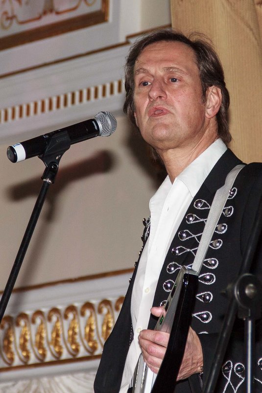 Andy Schweitzer bei einem Auftritt in Moskau am 18 Dezember 2013. - Иван Пшеничный