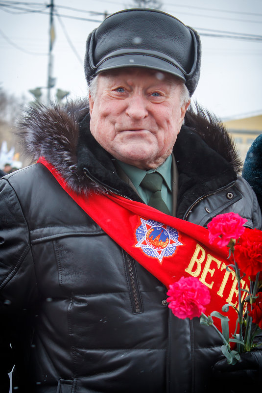 За ваше мужество в бою,за вашу боль,за ваши раны,за жизнь счастливую мою-земной поклон вам,ветераны! - Анастасия Конаныхина