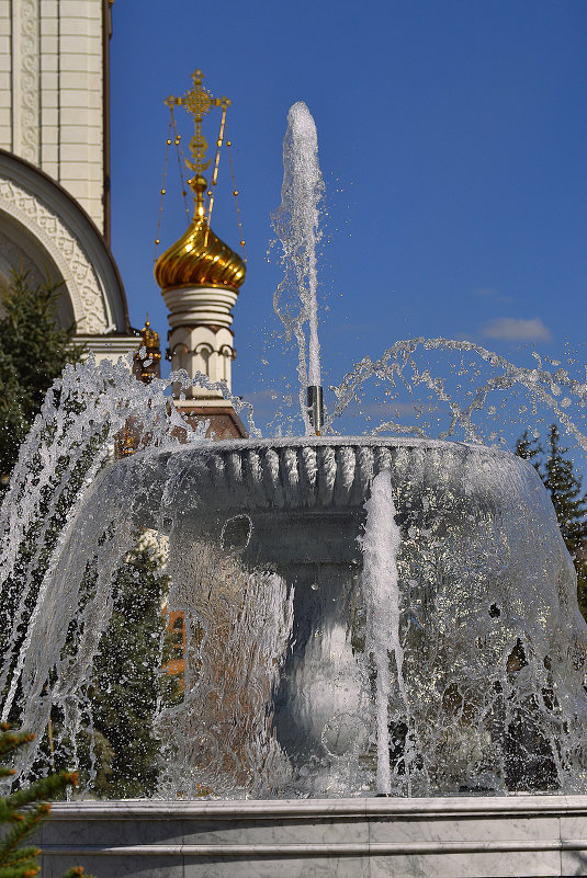фонтан у храма - Руслан Подпалов