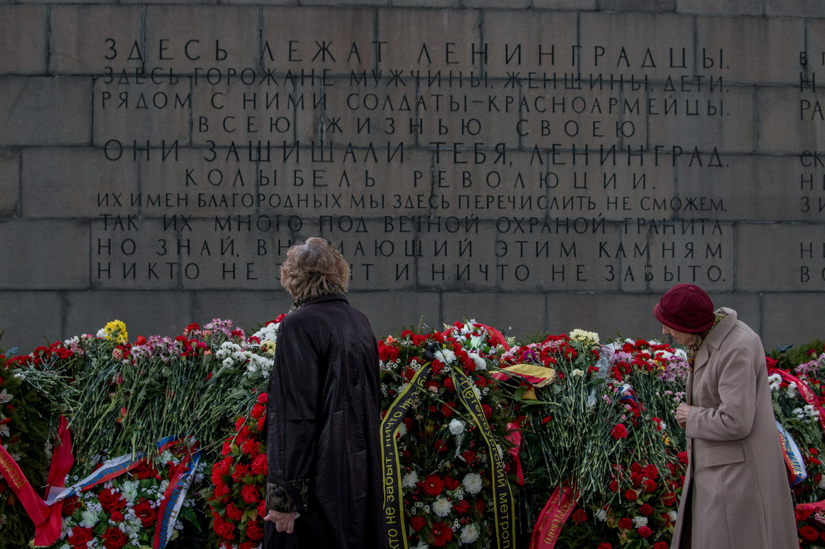 Картинка пискаревское мемориальное кладбище