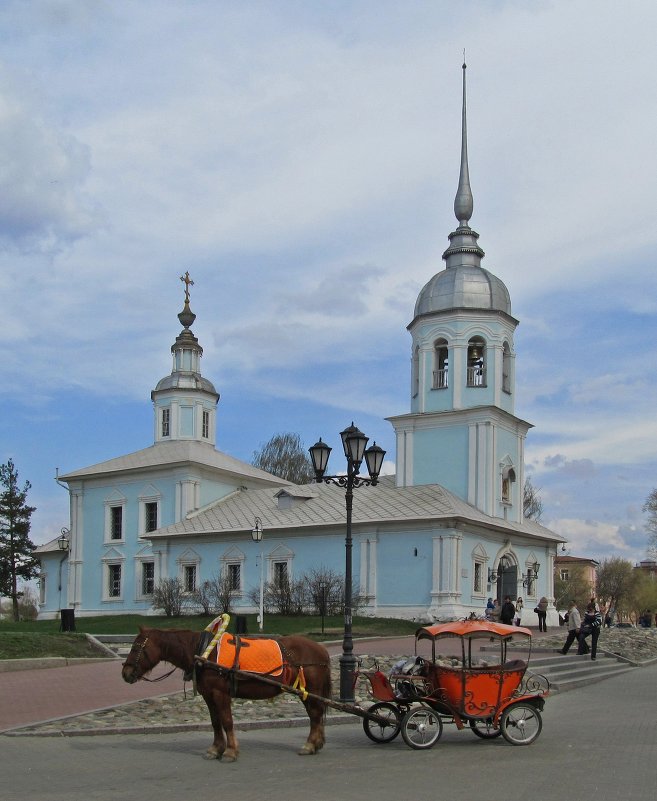 У церкви стояла карета...... ;-) - Елена Швецова