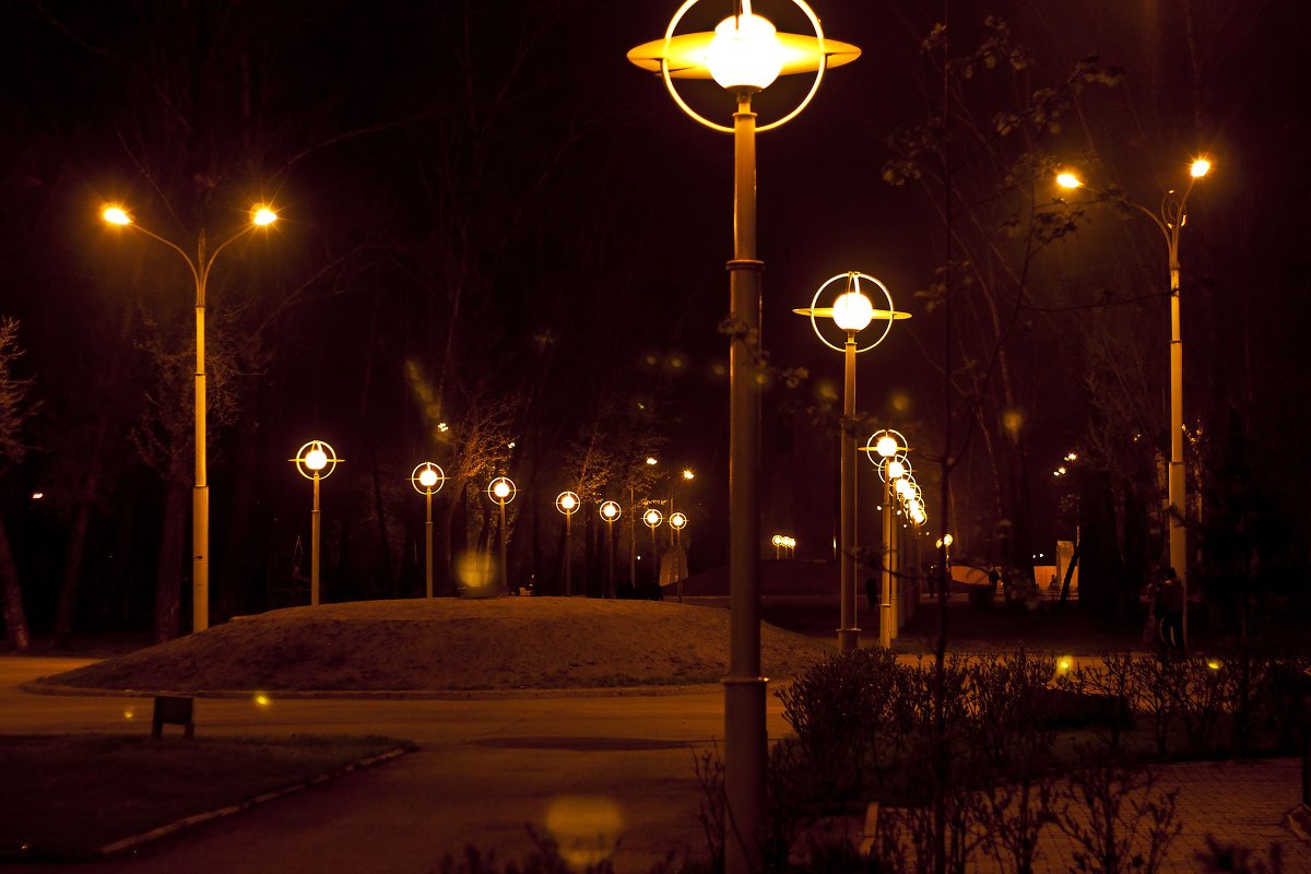 Вечерний городской парк . - Виктор 