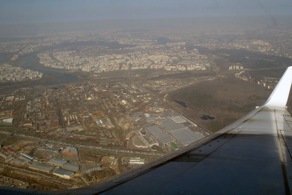 Под крылом самолёта - Сергей Карцев