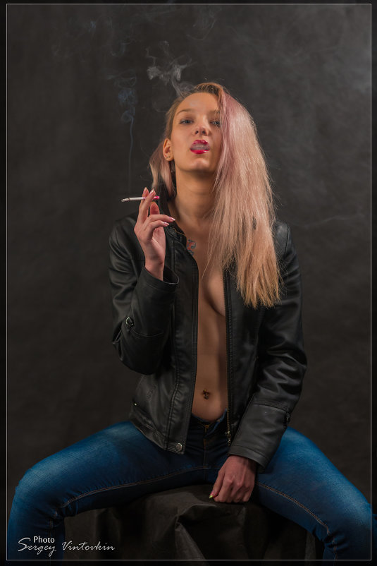 Девушка  с сигаретой - Сергей Винтовкин