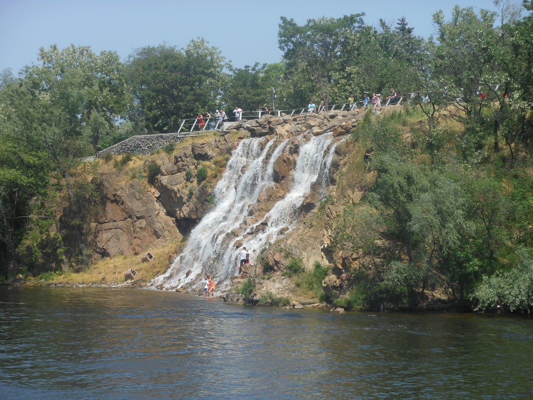 Водопад  на набережной - Полина Бородина