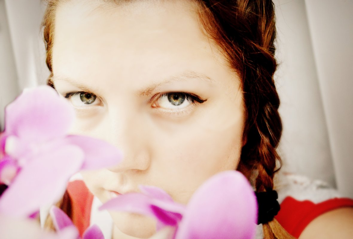 Глаза и орхидея... - Irinka Zzz