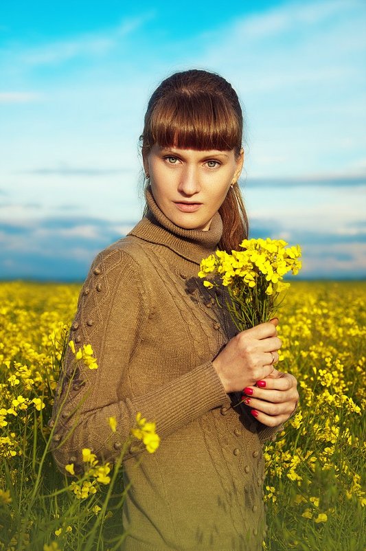 В желтых цветах - Маргарита Маргарита