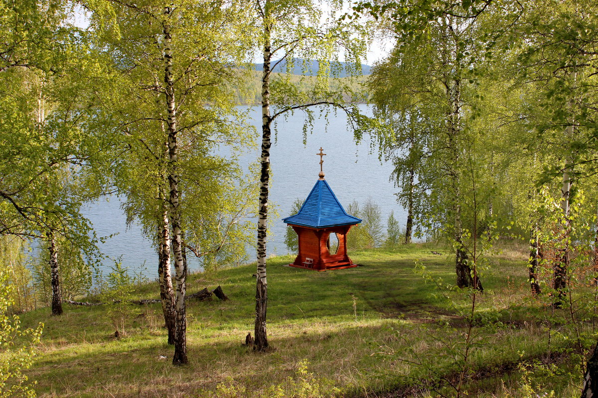 Часовенка.В день св.Троицы. - Наталья Юрова