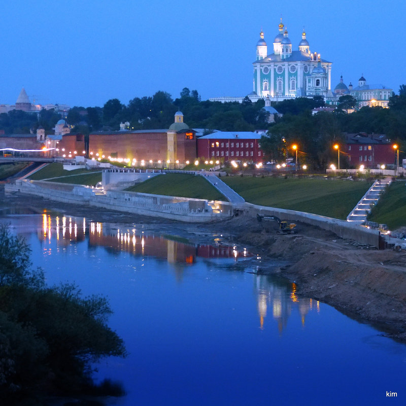 Река Днепр храм