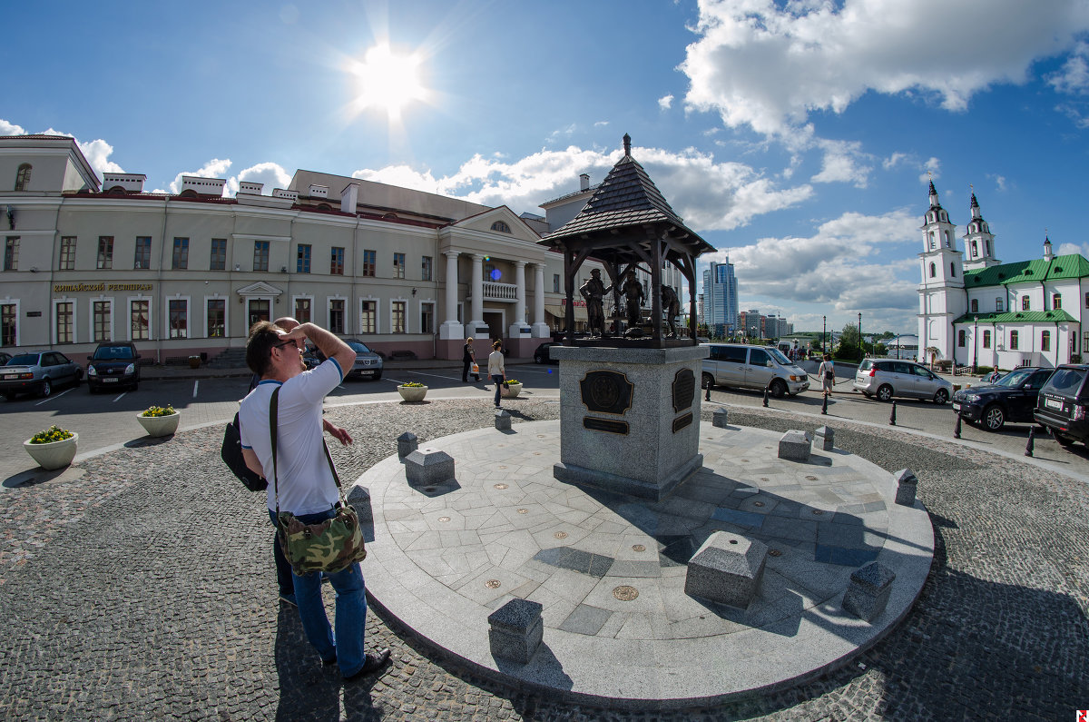 Турысты - Зьміцер Невяроўскі