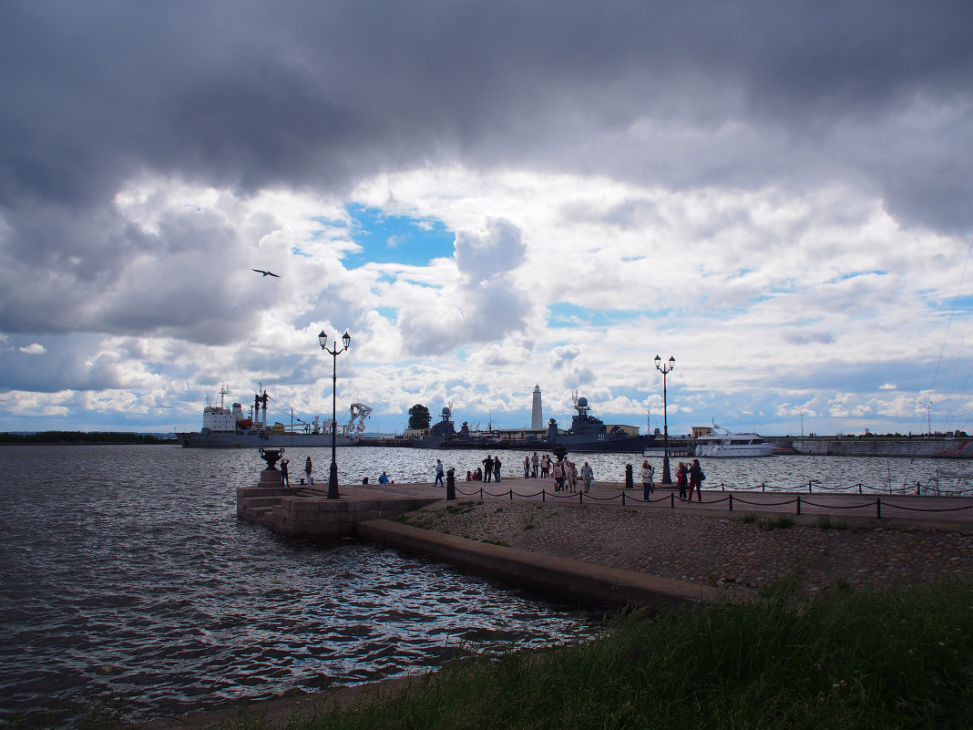 Пирс, вид на Петровскую гавань. Кронштадт - Юрий Никитин