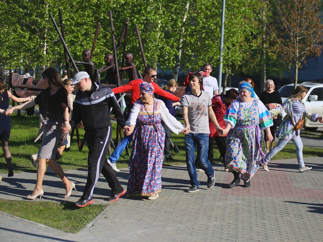 12 июня! Хоровод в Сургуте. - Виктор Семенов