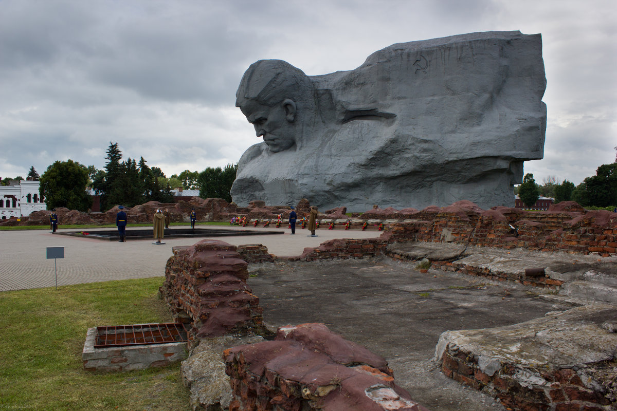 Памятник защитникам Брестской крепости - Алексей Кохно