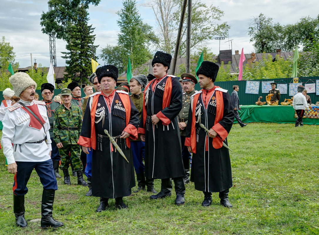 На атамана-а-а-а, равня-я-я-йсь..... - Николай Терентьев