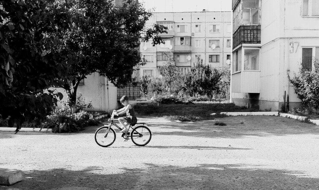 девочка на велосипеде - Юлия Закопайло