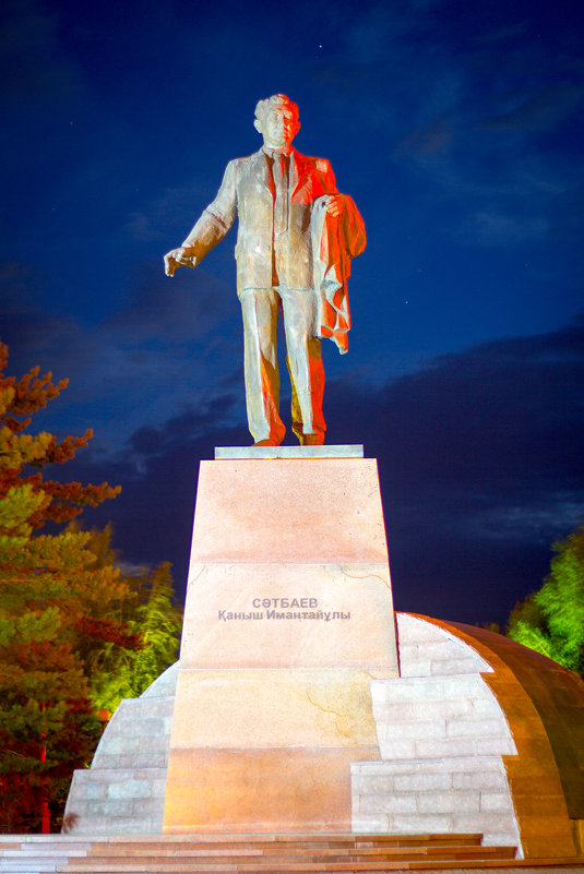 Памятник академику К. Сатпаеву в Павлодаре - Даурен Ибагулов
