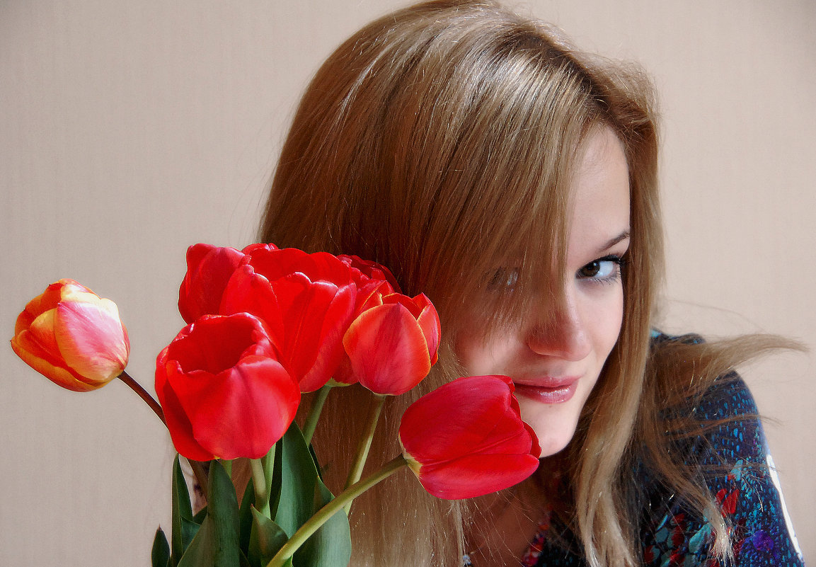 Девушка с тюльпанами - Тамара К 