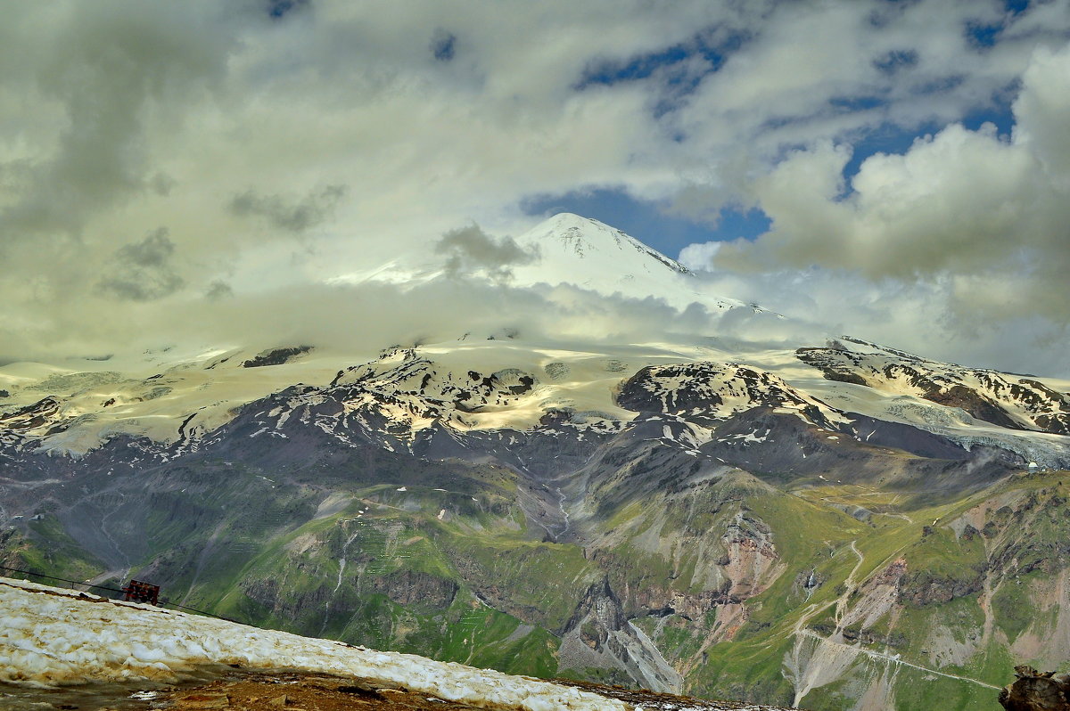 Восточная вершина Эльбруса в облаках - Vladimir Lisunov