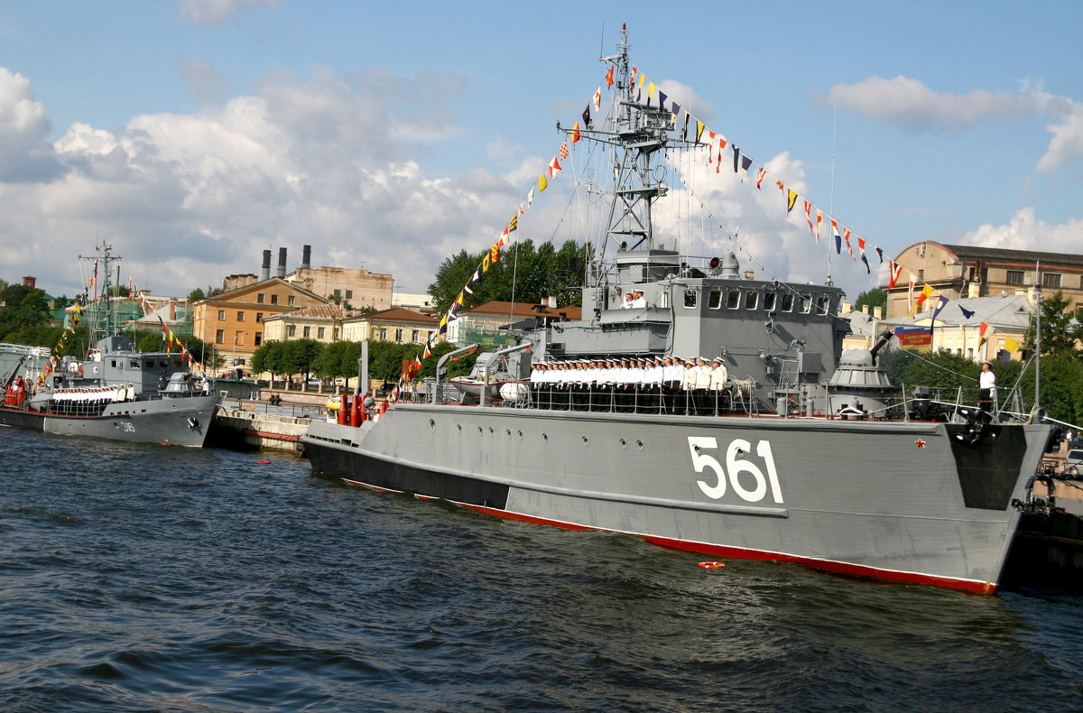 Корабли в Неве - Лев Мельников
