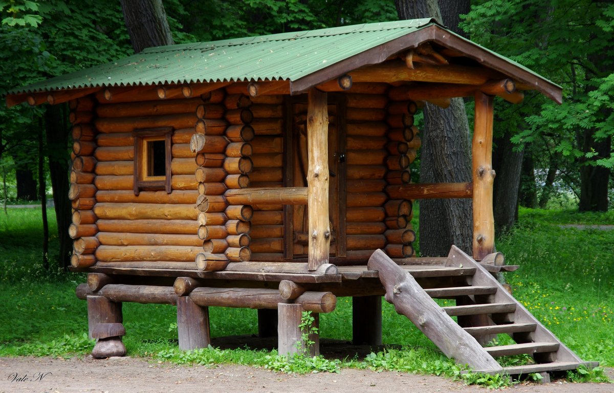 Избушка в парке - Валерий Новиков