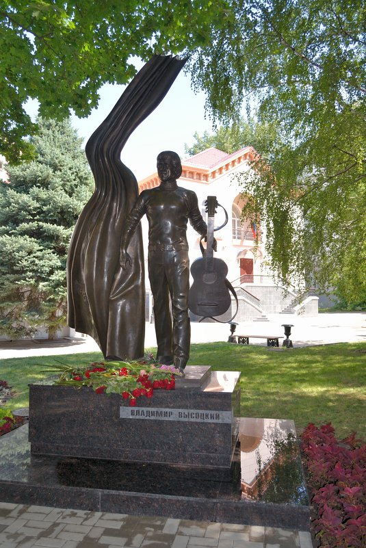 Памятник В.С.Высоцкому - isaevmix Исм