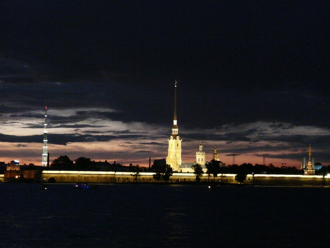 Ночь. Вид с Дворцовой набережной на Петропавловскую крепость - Елена Каталина