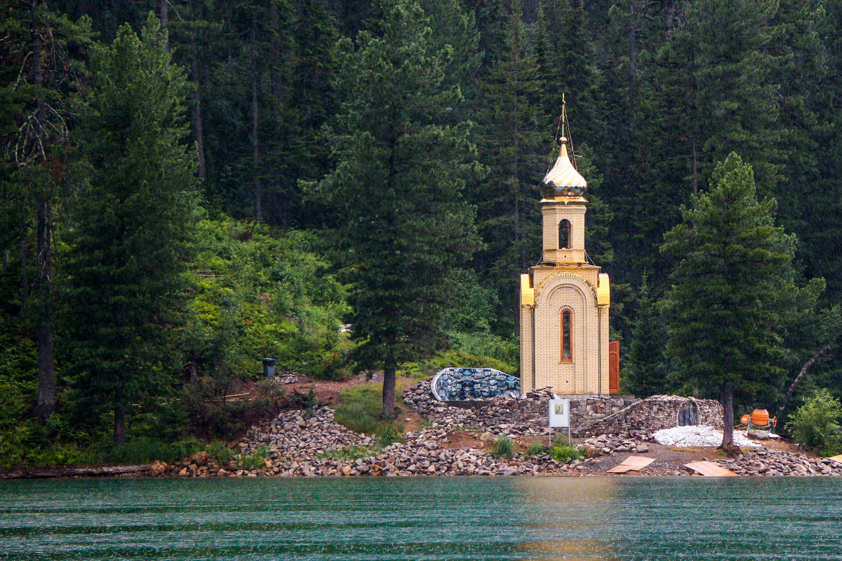 Иркутская область храм на берегу озера