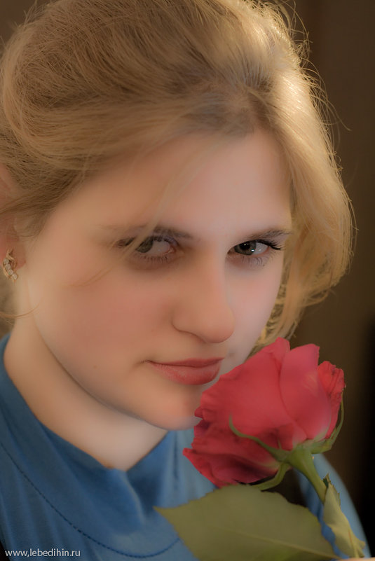 Девушка с розой - Дмитрий Лебедихин