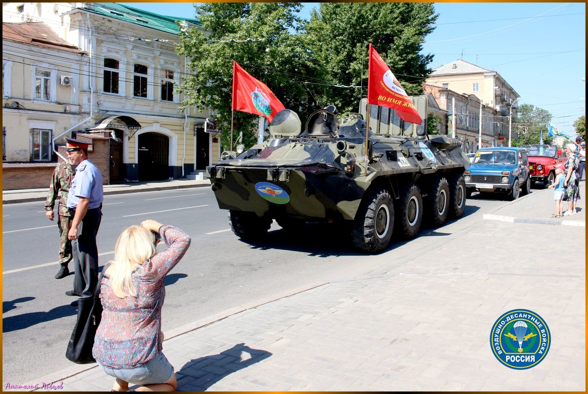 Коллега по цеху снимает колонну перед выездом на набережную. - Анатолий Ливцов