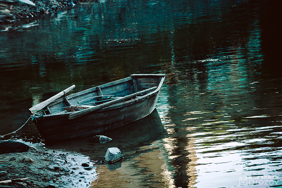Лодка у озера - Евгений Морозов