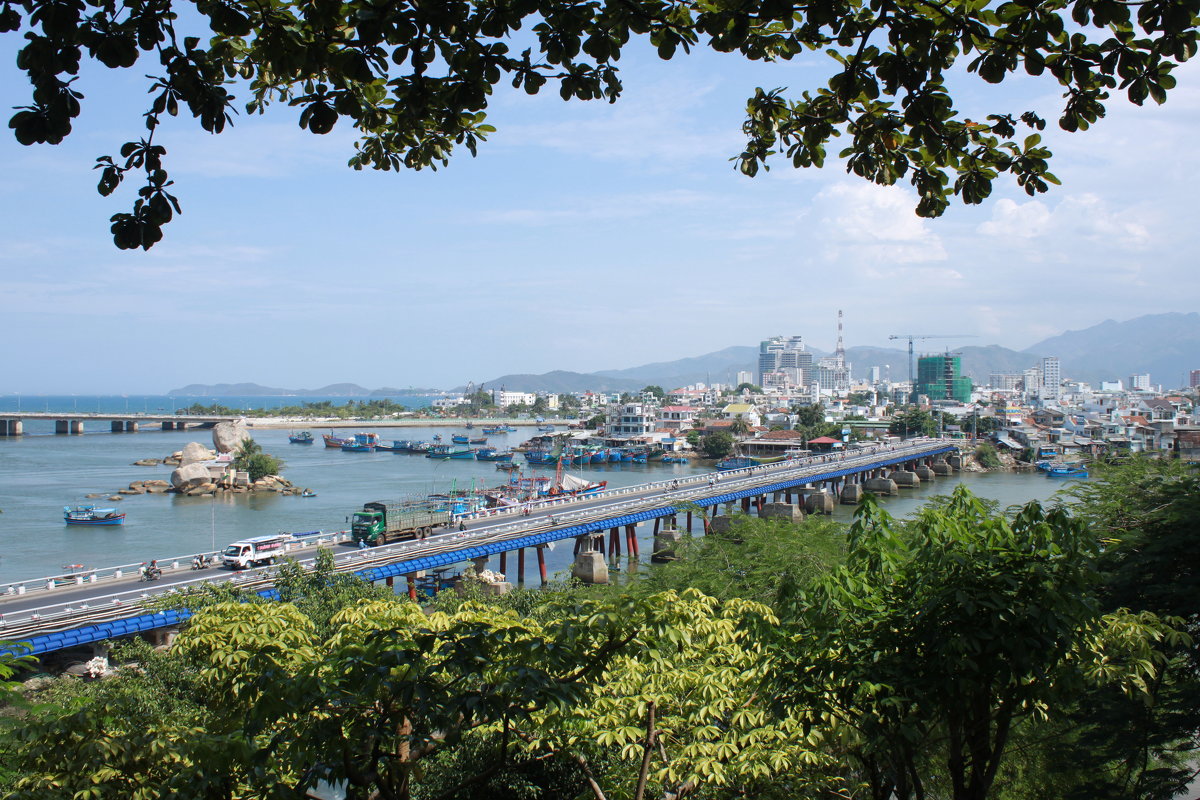 Вид на порт Нячанга. Вьетнам. - анна к