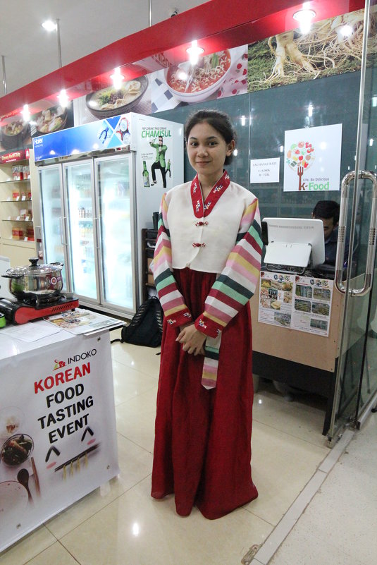 Лаос. Акция по продвижению корейских продуктов - Владимир Шибинский