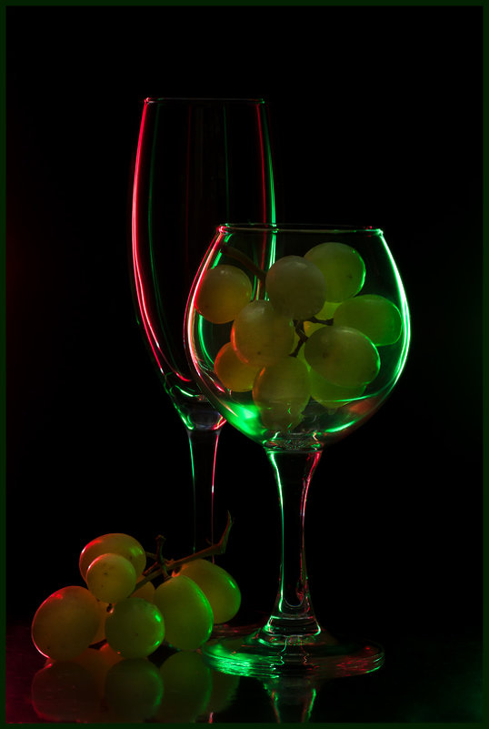 Glass&Grapes - Lev Serdiukov