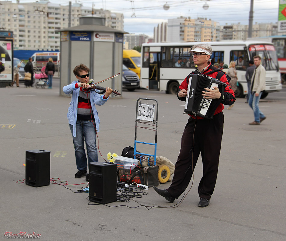 Уличный концерт - Денис Бажан