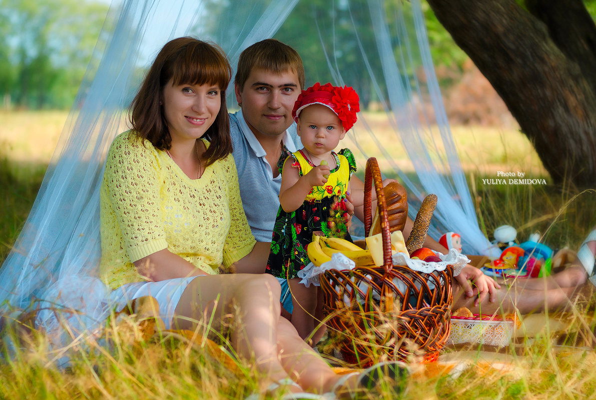Евгения и ее семья - Юлия Демидова