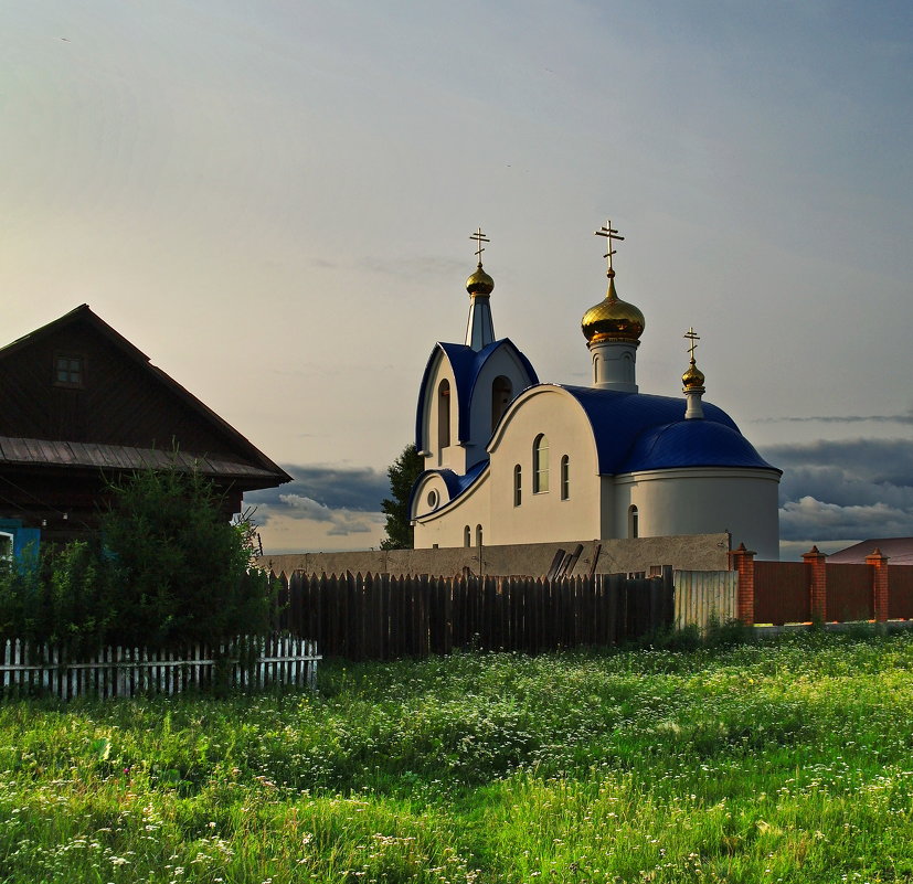 Церковь в поселке Абан. - Владимир Михайлович Дадочкин