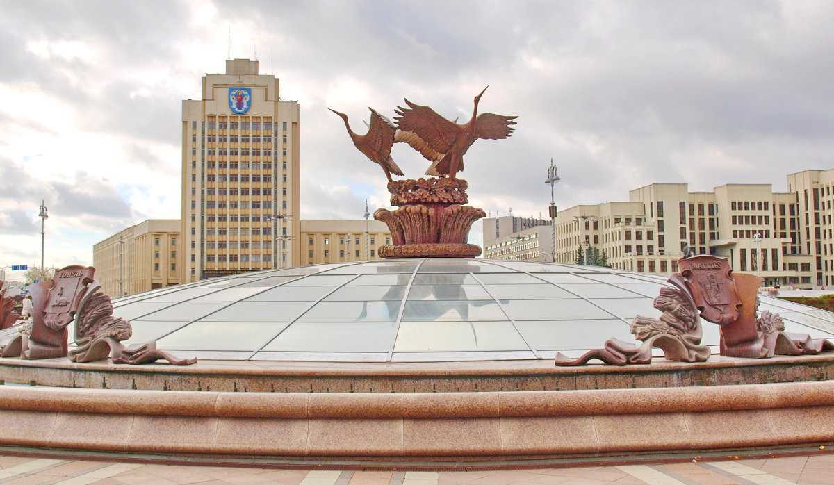 Минск-на поверхности подземного торгового центра "Столица" - yuri Zaitsev
