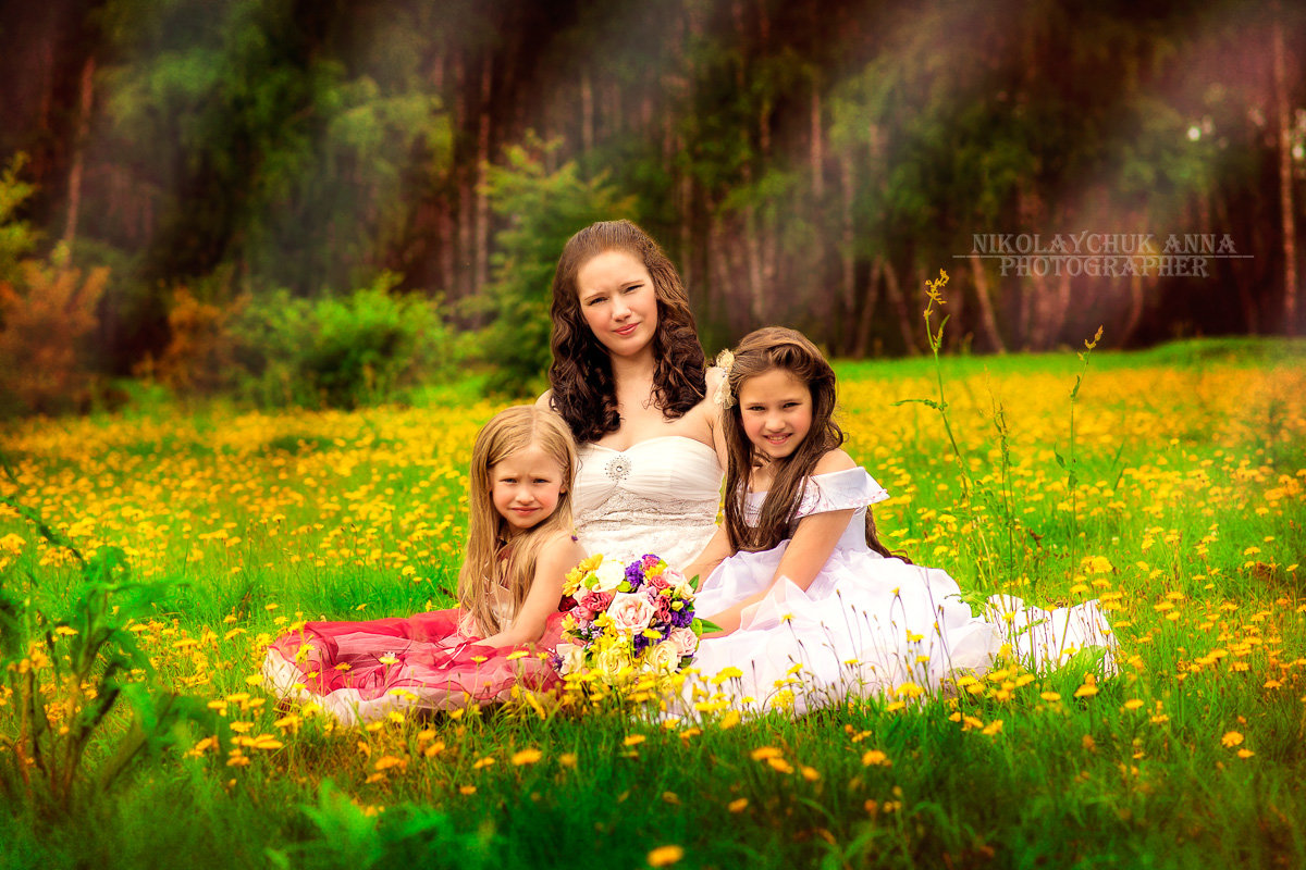 Мама и две дочурки - Анна Николайчук