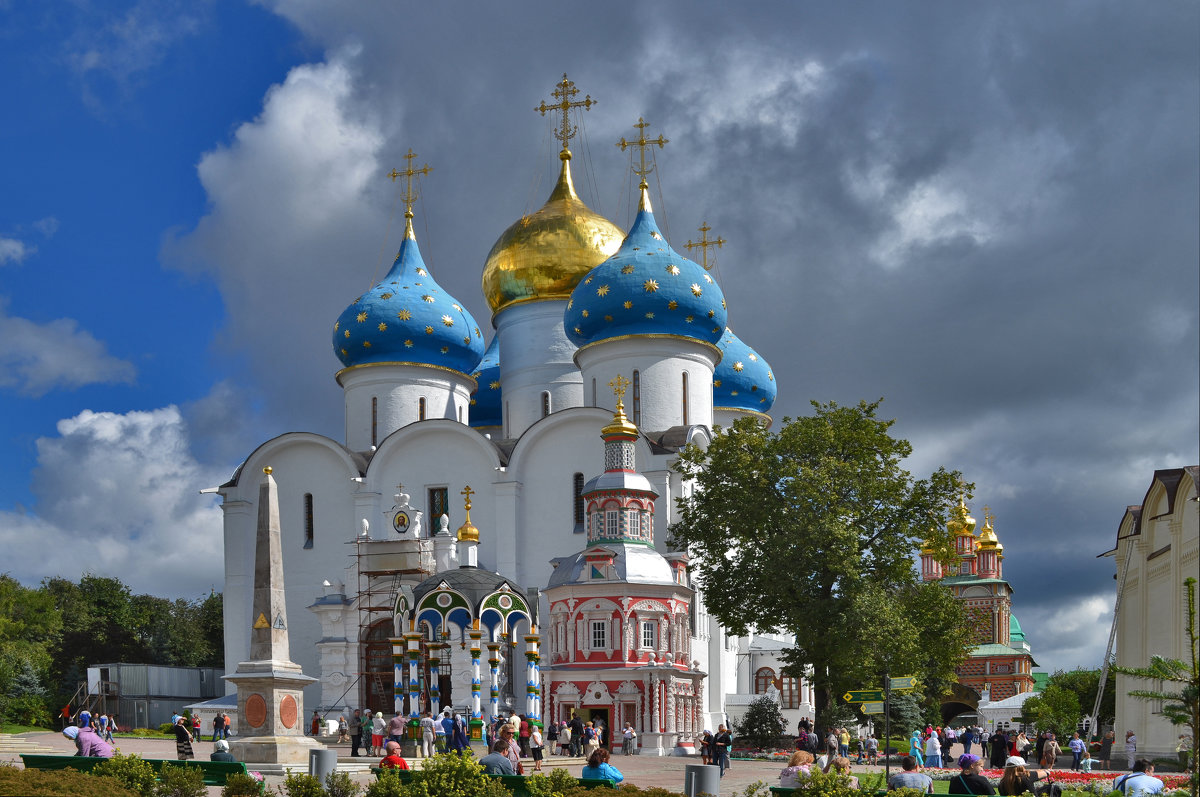 Успенский собор и надкладезная церковь - Ольга Рывина