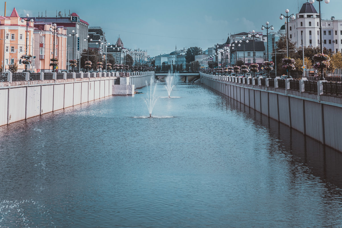 Канал в Казани в фонтанами - Andrey Kondor