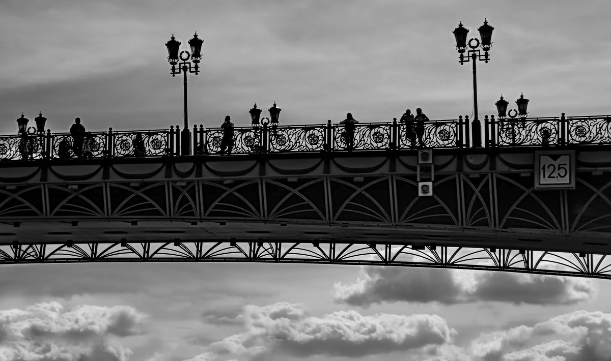 ...И мост летит средь облаков!... ....из серии...Гуляя по Москве.... - Ира Егорова :)))