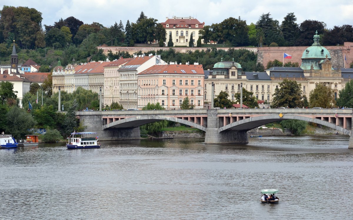 Вид на г. Прагу с Карлова моста... - zhanna-zakutnaya З.