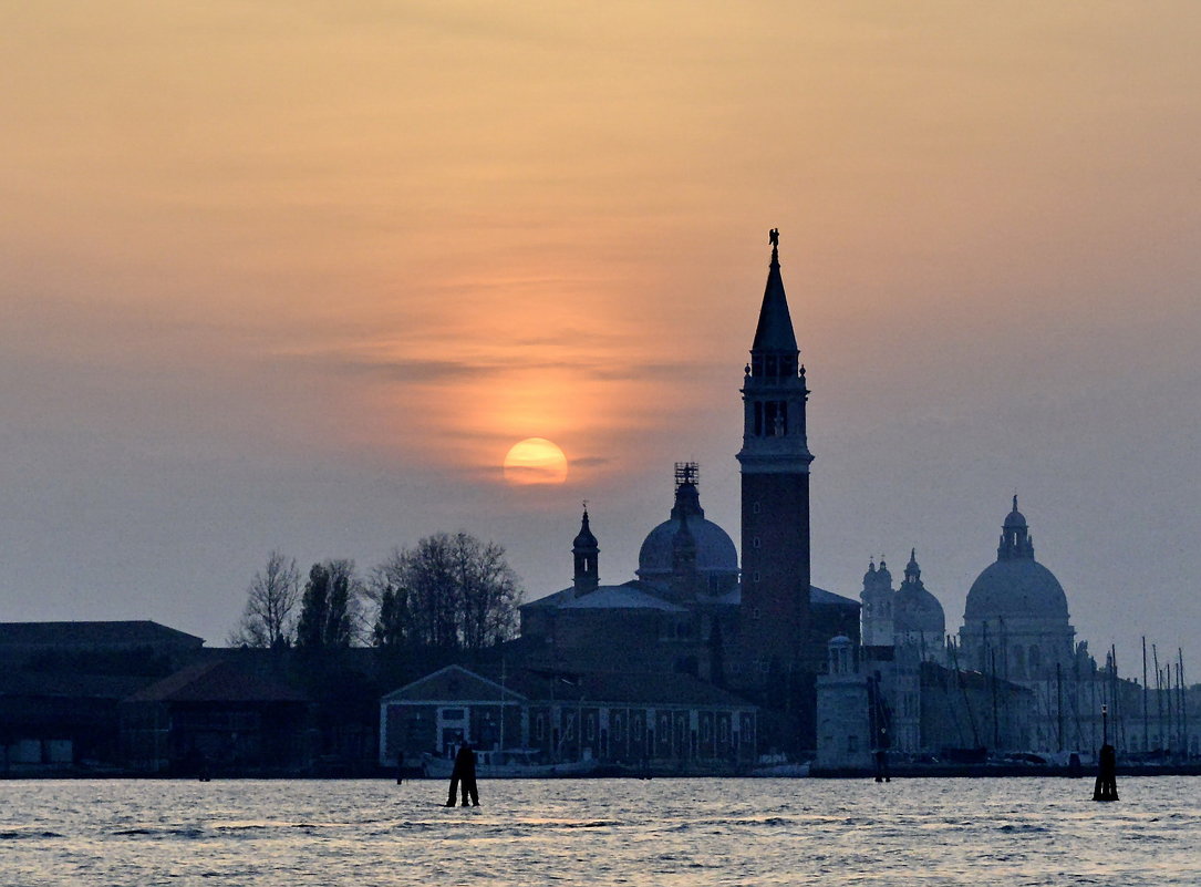 Закат в Венеции - andrey 